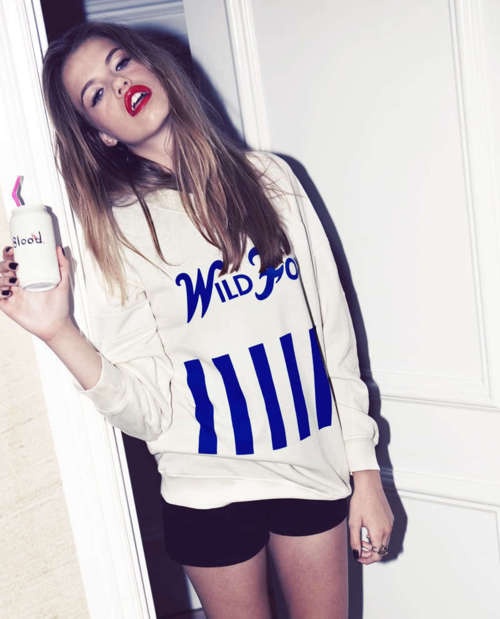 red-lips-sporty-chic (2)