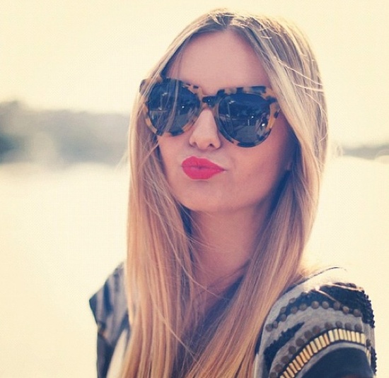 red-lips-sun-glasses