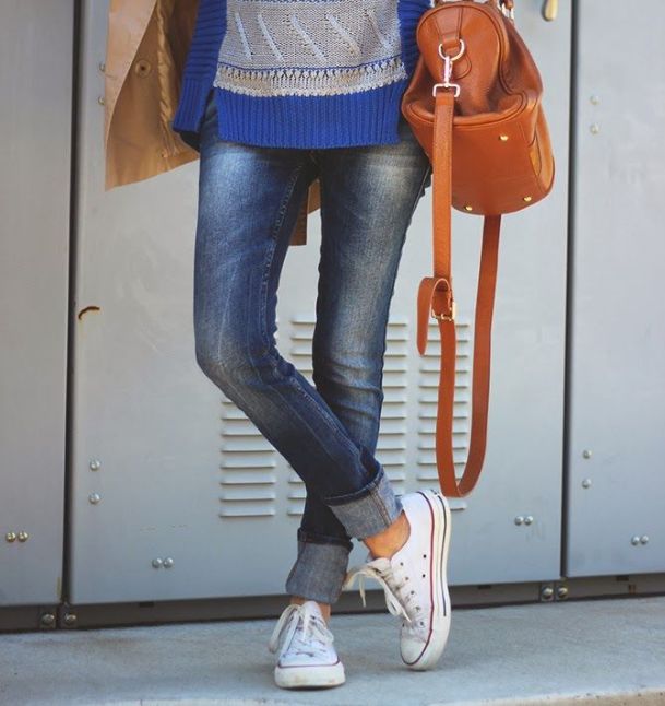 cuffed-jeans-and-sneakers