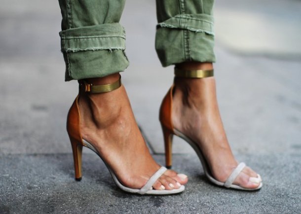 single-strap-sandals-look