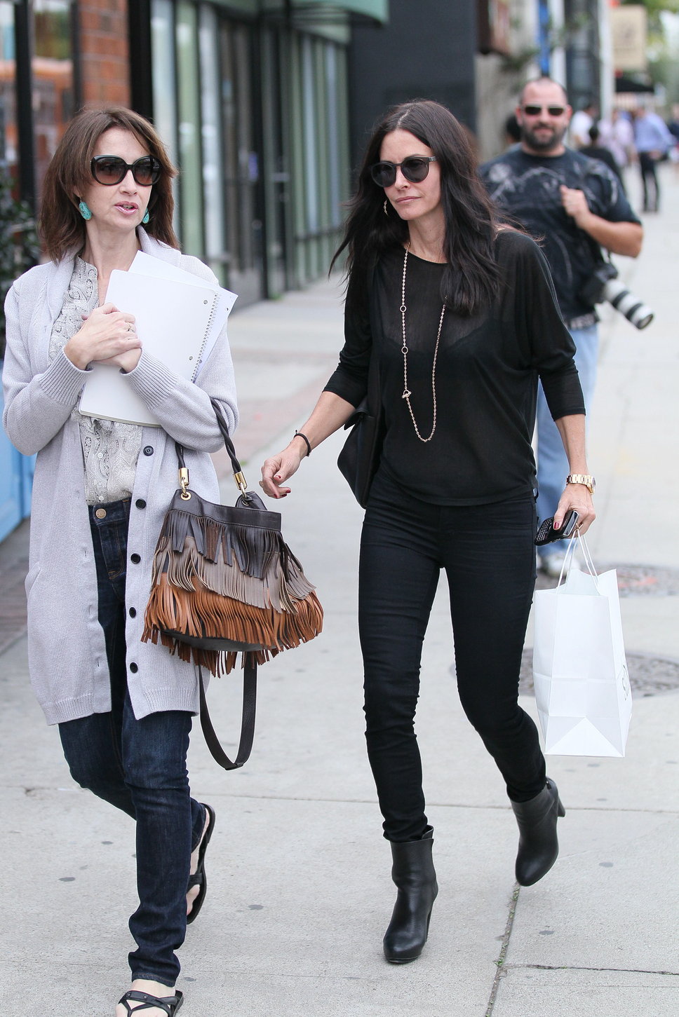courteney_cox-long-thin-necklace